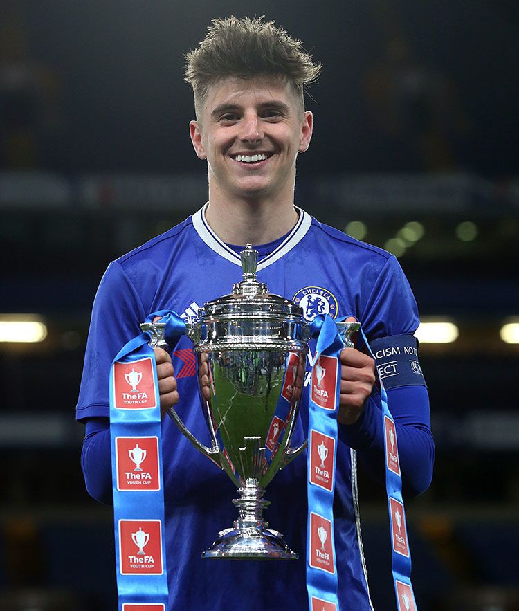 Chelsea's Mason Mount with the FA Youth Cup