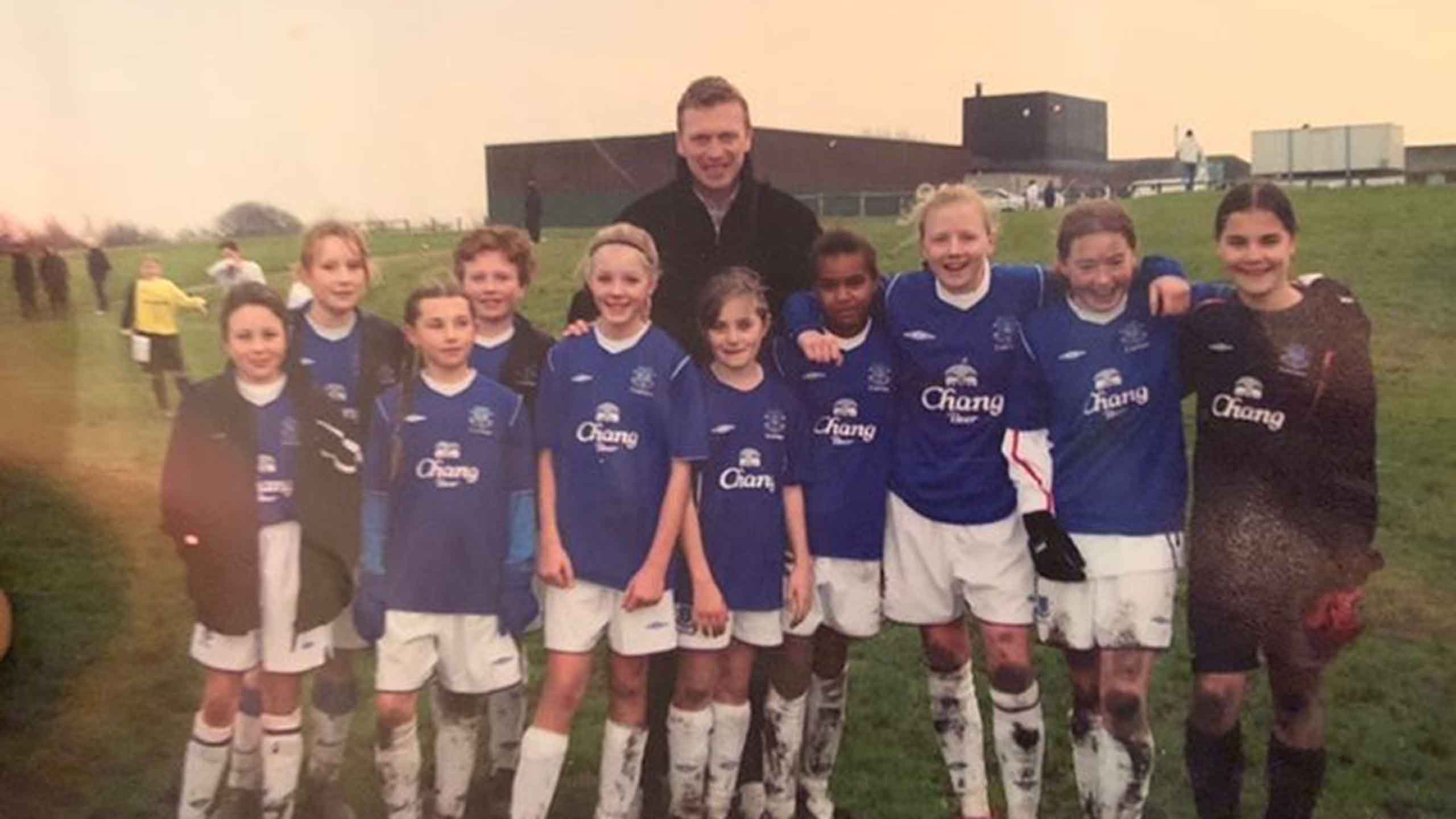 Nikita Parris and other young Everton players meeting former men's team manager David Moyes